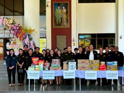 ๑๓ กุมภาพันธ์ ๒๕๖๙ สำนักงานการตรวจเงินแผ่นดินภูมิภาคที่ ๘ (จังหวัดเชียงใหม่) และสำนักตรวจเงินแผ่นดินจังหวัดในเขตพื้นที่กำกับ นำสิ่งของเครื่องใช้ที่จำเป็น ข้าวสาร อาหารแห้ง เครื่องดื่ม และเวชภัณฑ์พื้นฐาน ไปร่วมส่งมอบที่จุดรับบริจาคนำไปมอบให้แก่กำลังพลที่ปฏิบัติราชการสนามชายแดน ไทย – กัมพูชา เพื่อเป็นขวัญและกำลังใจในการปฏิบัติงานในพื้นที่ต่อไป บริเวณโถงด้านหน้า อาคารอำนวยการ ชั้น ๑ ศาลากลางจังหวัดเชียงใหม่